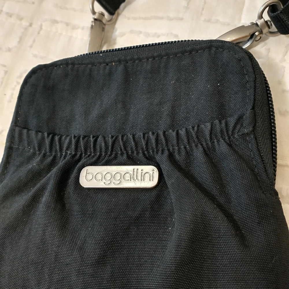 Baggallini Black Take Two Bryant Crossbody with Adjustable Strap, RFID-protected